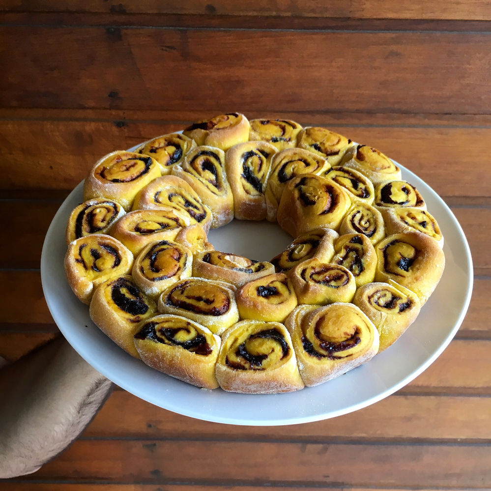 rosca de cenoura com ameixa