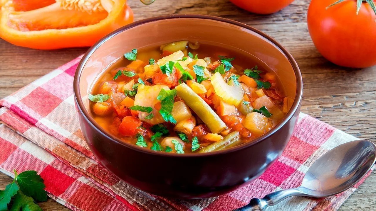 Sopa de macarrão ou sopa de feijão