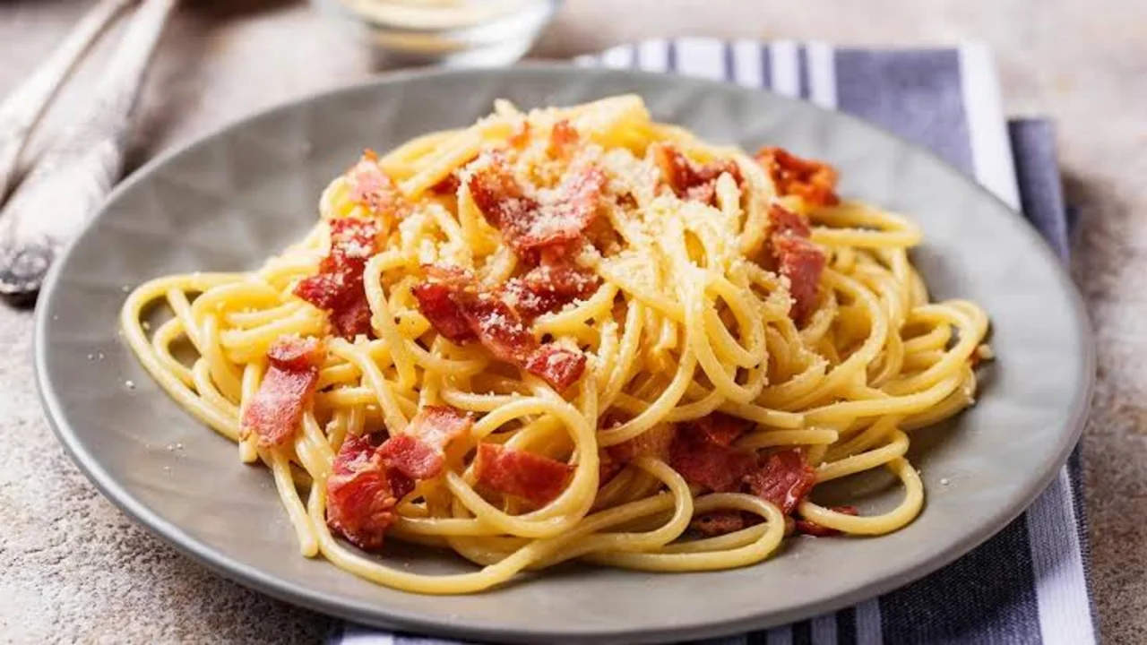 Como fazer o verdadeiro macarrão carbonara italiano